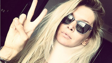 Вера Брежнева опубликовала фото в компрессионном корсете