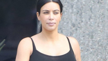 Свершилось: наконец заметен беременный животик Ким Кардашьян