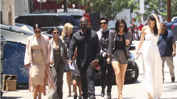 Беременная Ким Кардашьян показала округлившийся живот