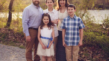 Un tată a fondat un nou stat, pentru a-și face fiica prințesă