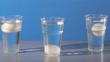 Cît de proaspăt este un ou? Ai nevoie doar de un pahar cu apă ca să-ți dai seama