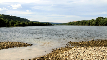 Din cauza secetei, o porțiune din Nistru a secat