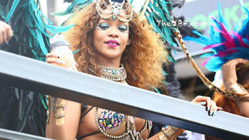 Рианна у себя на родине станцевала полуобнаженной на карнавале