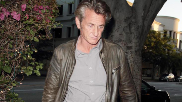 Шон Пенн после разрыва с Шарлиз Терон меняет девушек как перчатки