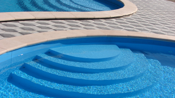 Ребенок из Молдовы утонул в бассейне в Турции