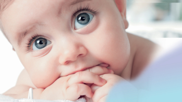 De ce laptele de vacă nu este potrivit pentru a fi introdus în alimentaţia copiilor mici?