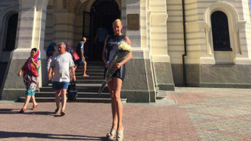 Волочкова пришла в православный храм в мини-платье и на каблуках