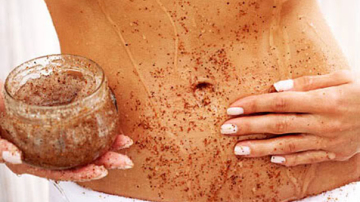 Împachetări împotriva celulitei pe care le poți face chiar la tine acasă