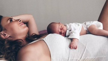 Саша Зверева делится с фанатами нежными снимками новорожденного сына