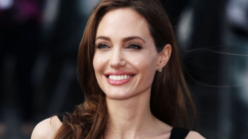 Imagini nud cu Angelina Jolie, la 20 de ani! Pozele au fost scoase la licitatie