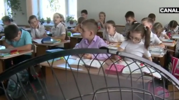 Copiii, sufocaţi de căldură în şcoli şi grădiniţe. Cum se salvează de zăpuşeală