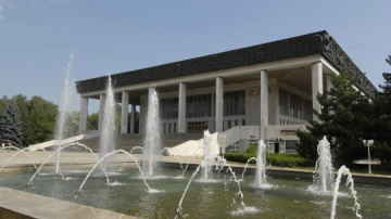 Ко Дню города в Кишиневе на день запустят фонтан перед Национальной оперой