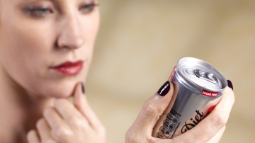 Диетологи выяснили, почему напитки с низким содержанием сахара мешают похудеть