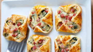 Конвертики из слоеного теста с начинкой