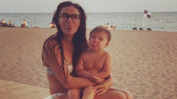 Эвелина Бледанс увезла сына в Турцию