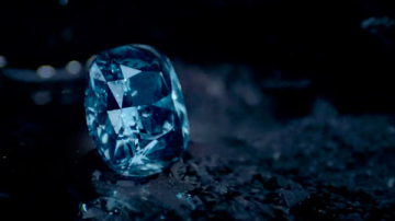 Невероятный голубой бриллиант в 12,03 карата выставлен на торги