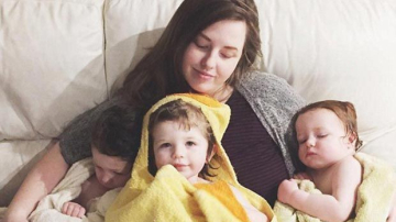 Женщина решила родить тройню на 7 месяце беременности, чтобы спасти жизнь дочери