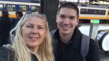 26-летний парень женился на женщине вдвое старше, которая по ошибке написала ему