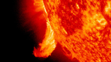 Аномалия на Солнце вызовет магнитную бурю на Земле, начиная с вечера 6 октября