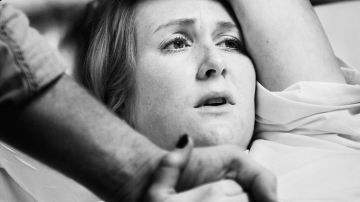 Шведский фотограф показала женские лица во время родов