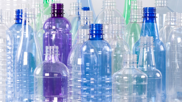 Ce trebuie să ştii despre sticlele de plastic pe care le cumperi din magazin