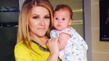 Karizma i-a pus cercei fetitei sale. Uite cat de adorabila este micuta Daria