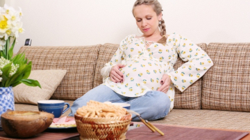 Riscurile la care se expun femeile însărcinate care mănîncă alimente prăjite