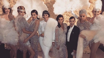 Крис Дженнер с размахом отпраздновала юбилей в стиле «Великого Гэтсби»