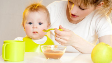 Почему нельзя кормить детей перед телевизором