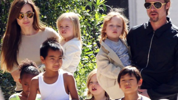 Анджелина Джоли назвала себя и Питта сумасшедшими родителями