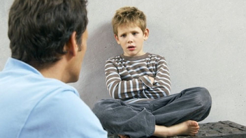 Cum să ne protejăm copilul împotriva influenței străzii: sfaturi pentru părinți