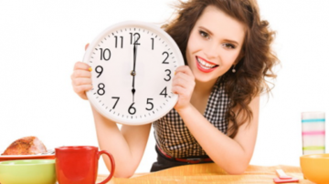 Studiu: Luînd prînzul la o anumită oră puteți pierde rapid în greutate