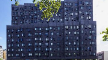 Нью-йоркским беднякам построили стильную готическую многоэтажку