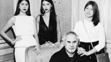 Редкий кадр: дочь Валерия Меладзе показала семейное фото с отцом и сестрами