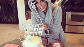 Бритни Спирс похвасталась плоским животом