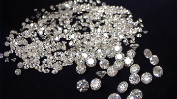 В Нью-Йорке грузчики выбросили бриллианты на $5 млн