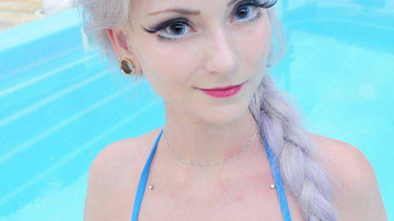 Похожая на Барби бразильянка пугает прохожих