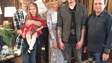 Кристина Орбакайте собрала всю семью в преддверии Нового года