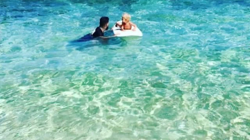 Тимати учит дочь серфингу и проявляет лучшие отцовские качества