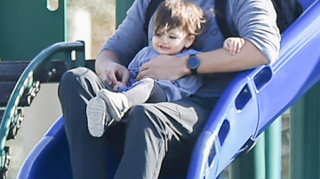 Кунис и Катчер развеяли слухи о проблемах в браке, а их дочь снова всех умилила