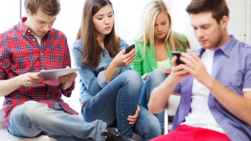 Oamenii de ştiinţă au echivalat dependenţa de reţelele sociale cu alcoolism