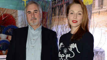 Возлюбленная Валерия Меладзе Альбина Джанабаева показала обручальное кольцо