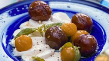 Caprese cu roșii coapte