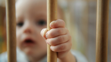 Статистика за 2015 год: усыновленных - 93, отказников - 300