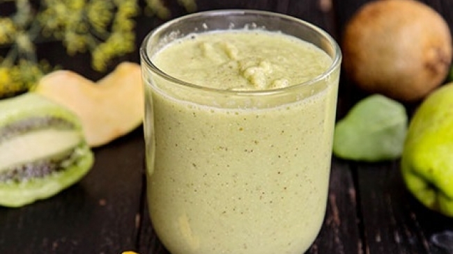 15 Smoothie-uri detoxifiante pentru vara | Celery juice benefits, Celery juice, Juicing recipes