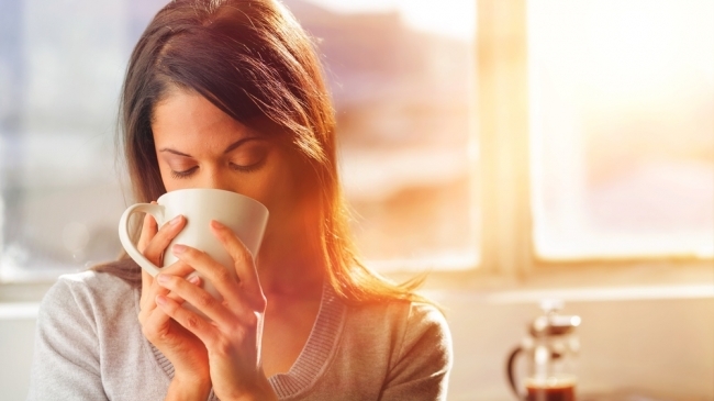 Cafea pentru slăbit Stimulează arderea grăsimilor fără zahăr, îndulcitor, lapte și prăjitură