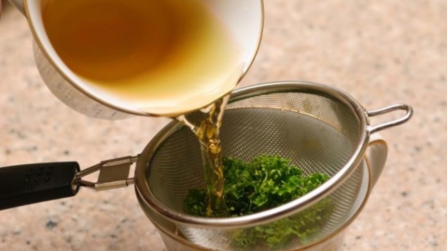 Cum prepari ceaiul din pătrunjel: cel mai bun ajutor pentru a slăbi |  Mamaplus