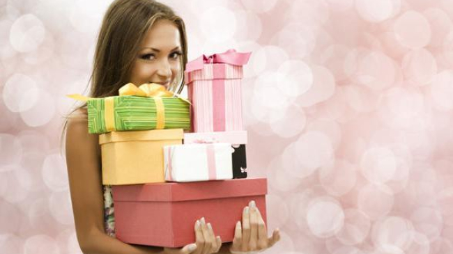 Что подарить женщине на 8 марта в зависимости от ее знака зодиака