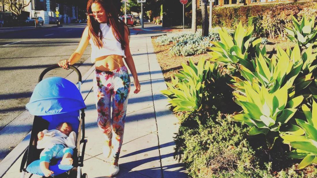 Саша Зверева убеждена: длительное грудное вскармливание помогает вернуть стройность