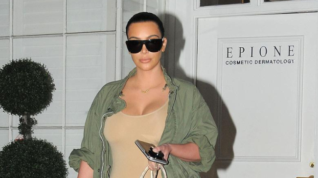 Ким Кардашьян опубликовала «голое» селфи спустя 3 месяца после родов